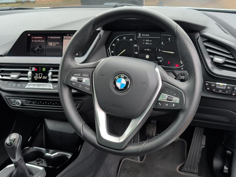 Used BMW 1 Series YG20AEF 32