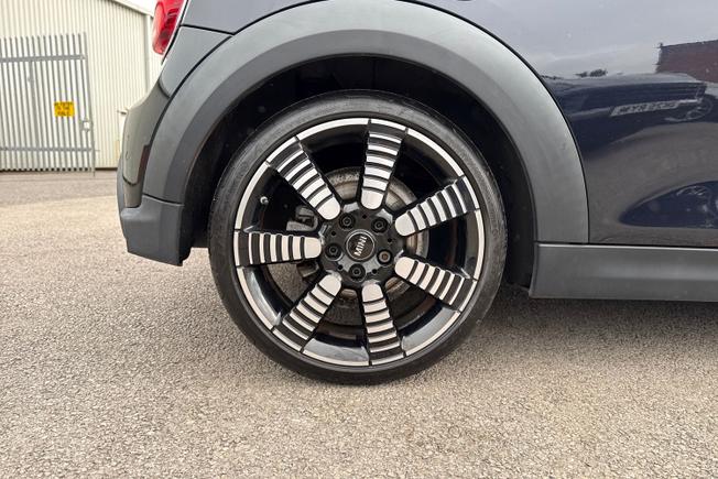 MINI Hatchback Photo 21