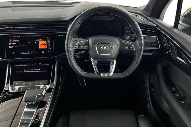 AUDI Q7 Photo 11