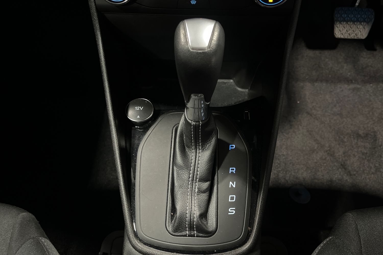 Ford FIESTA Photo 37