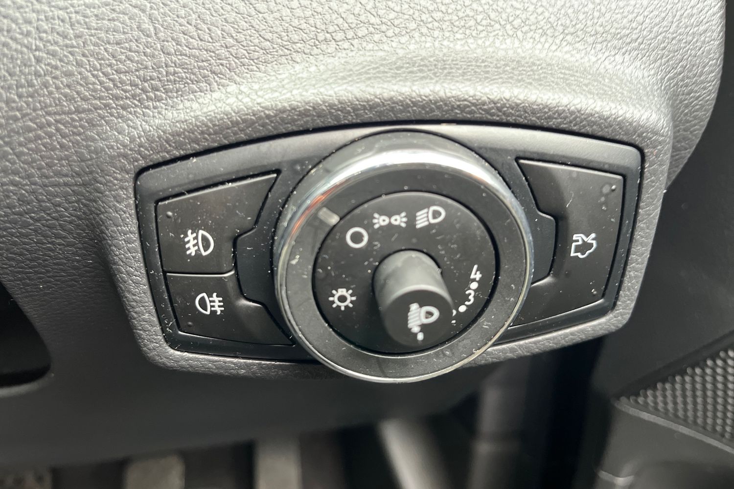 Ford KA+ Photo 28