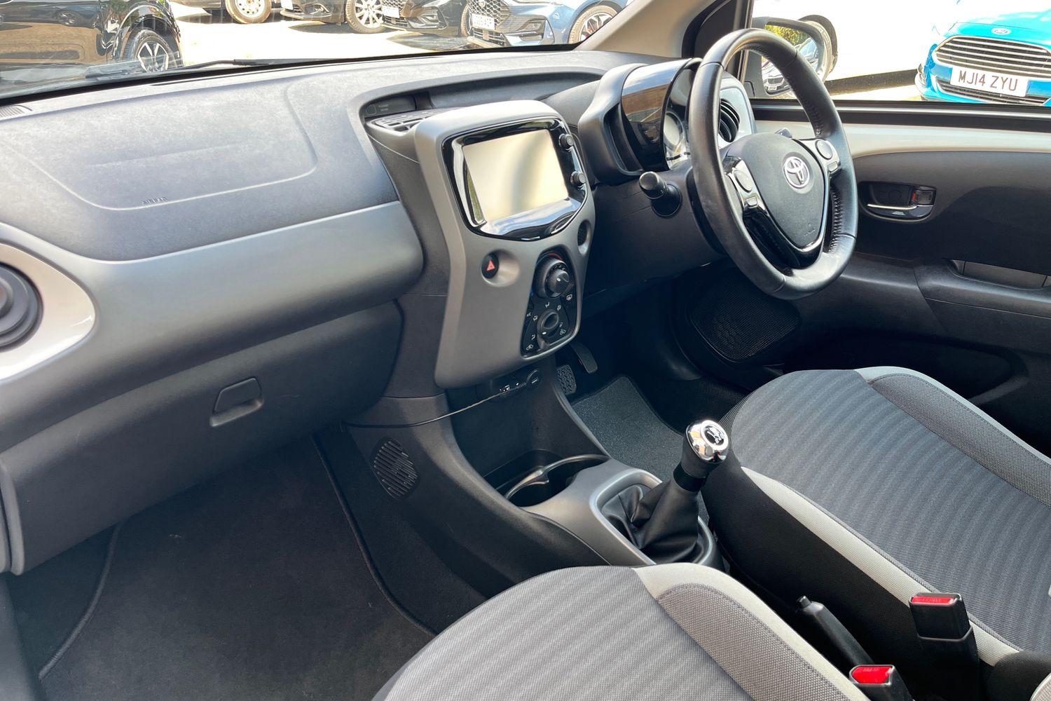 Toyota AYGO Photo 17