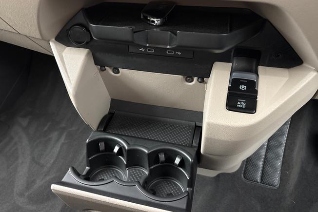 VOLKSWAGEN Multivan Photo 23