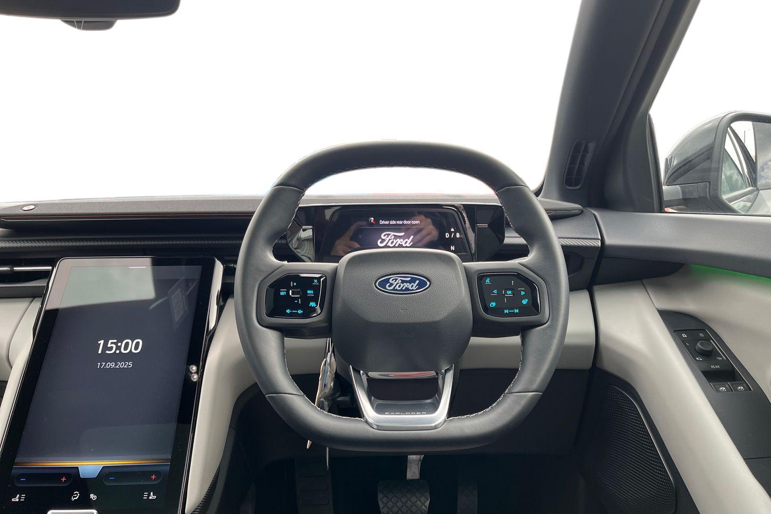 Ford Explorer Photo 10