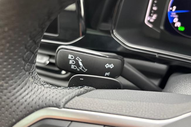 VOLKSWAGEN T-Roc Photo 31