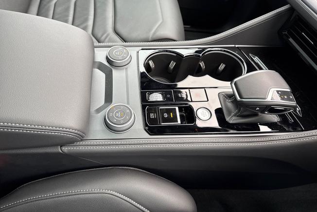 VOLKSWAGEN Touareg Photo 26