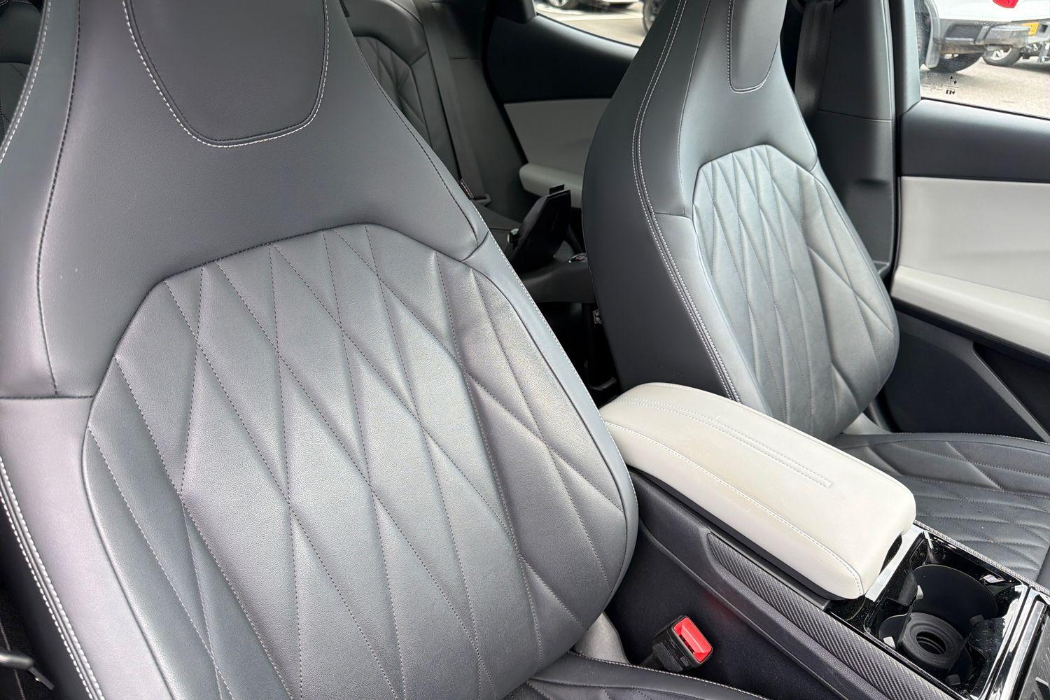Ford Explorer Photo 16
