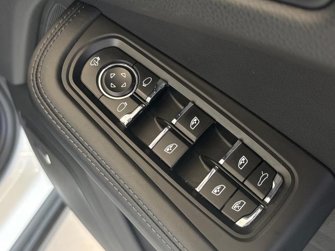 PORSCHE Macan Photo 34