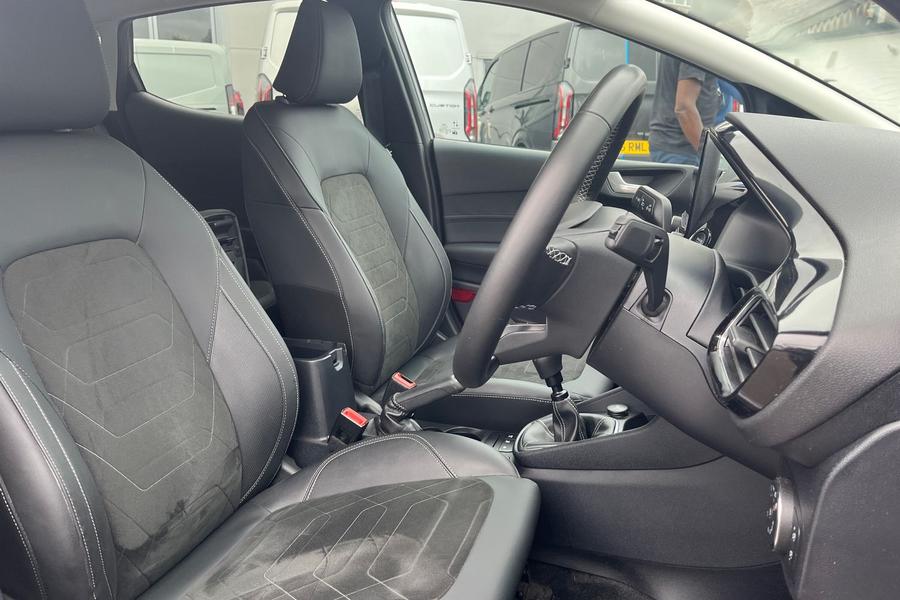 Ford FIESTA Photo autoimg-bb7209c02ea1ebded150cf33783276d4c05deb96.jpg