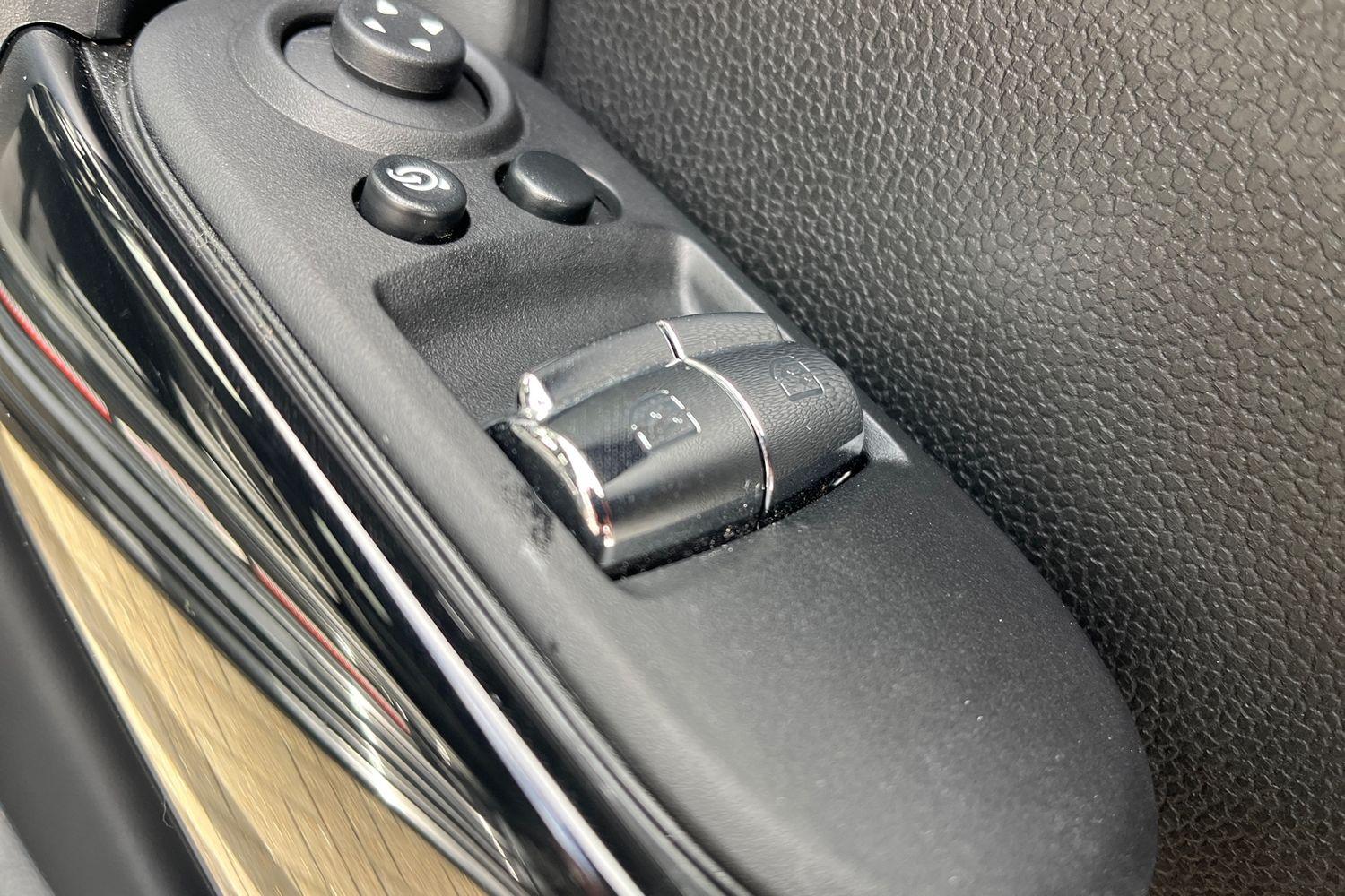 MINI Hatch Photo 15