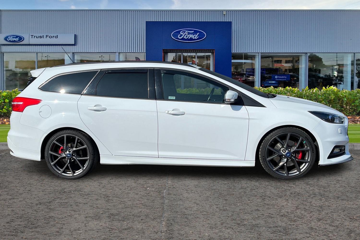 Ford FOCUS Photo 2