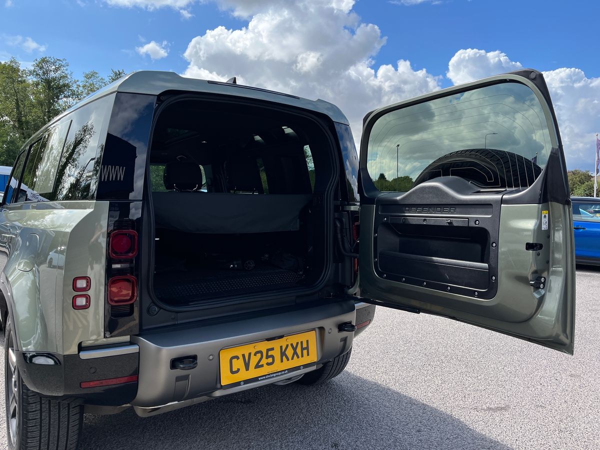 Land Rover Defender 110 Photo 37