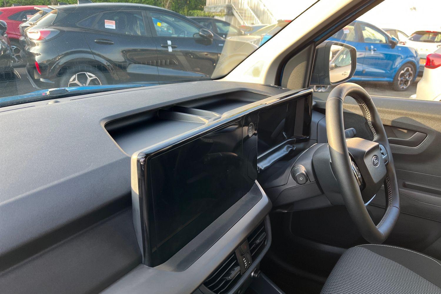 Ford E-Transit Courier Photo 19
