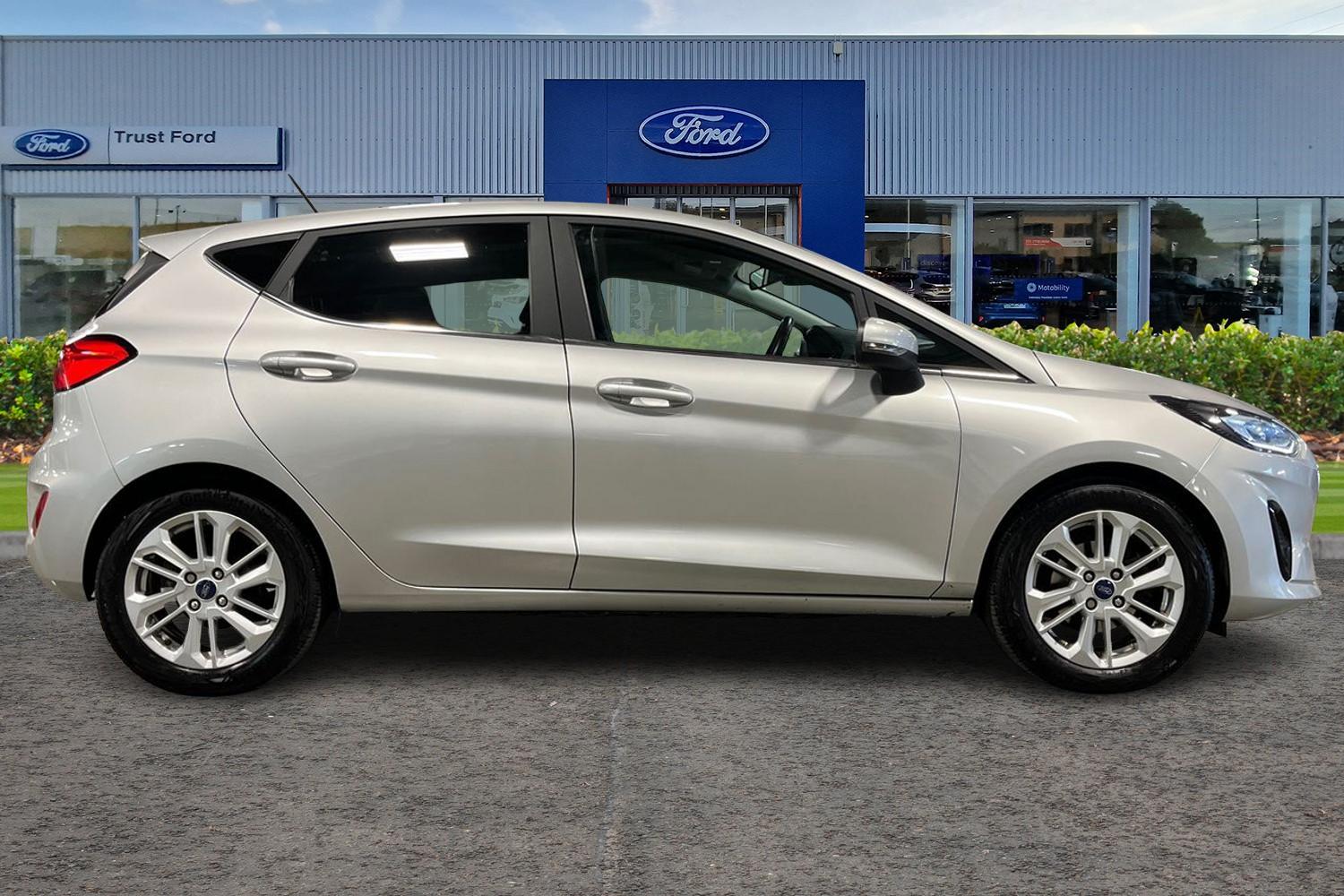Ford FIESTA Photo 2