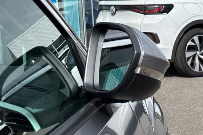 Volkswagen T-Roc Photo 46