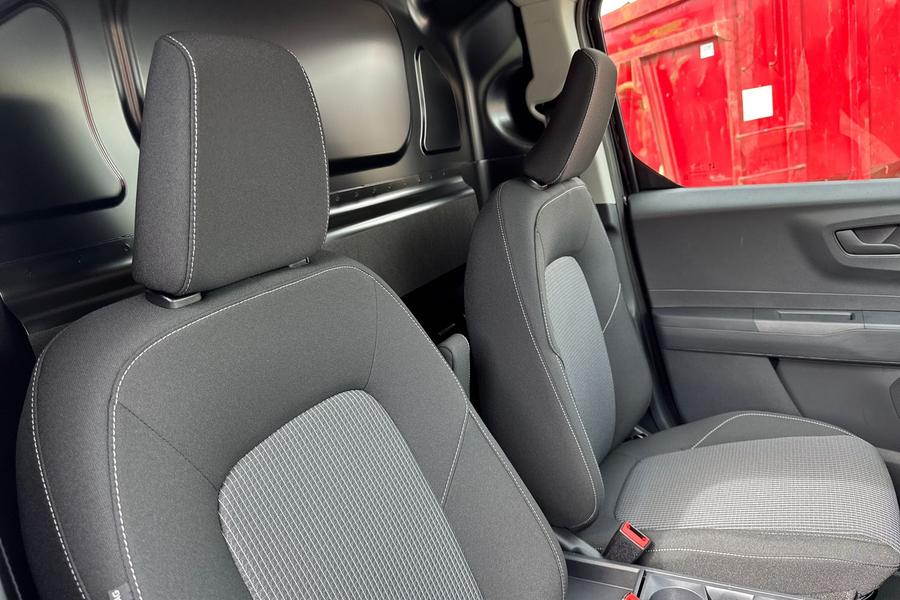 Ford E-TRANSIT COURIER Photo autoimg-bb8d4ad6cfdaadd0af2bf8f862d0781c02fd3cb7.jpg