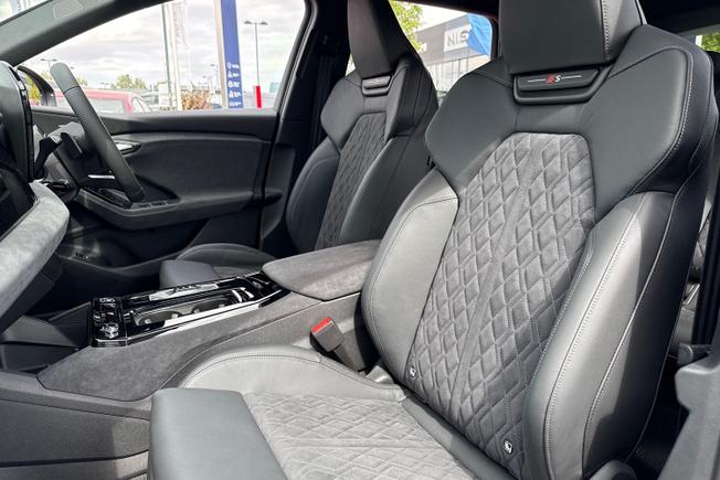 AUDI  Q6 Photo 21