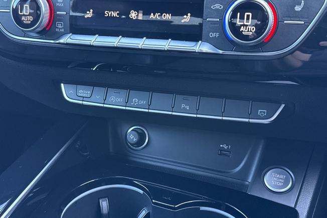 AUDI A4 Photo 35