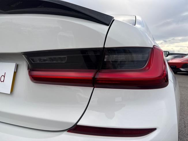 BMW 3 Series Photo 18