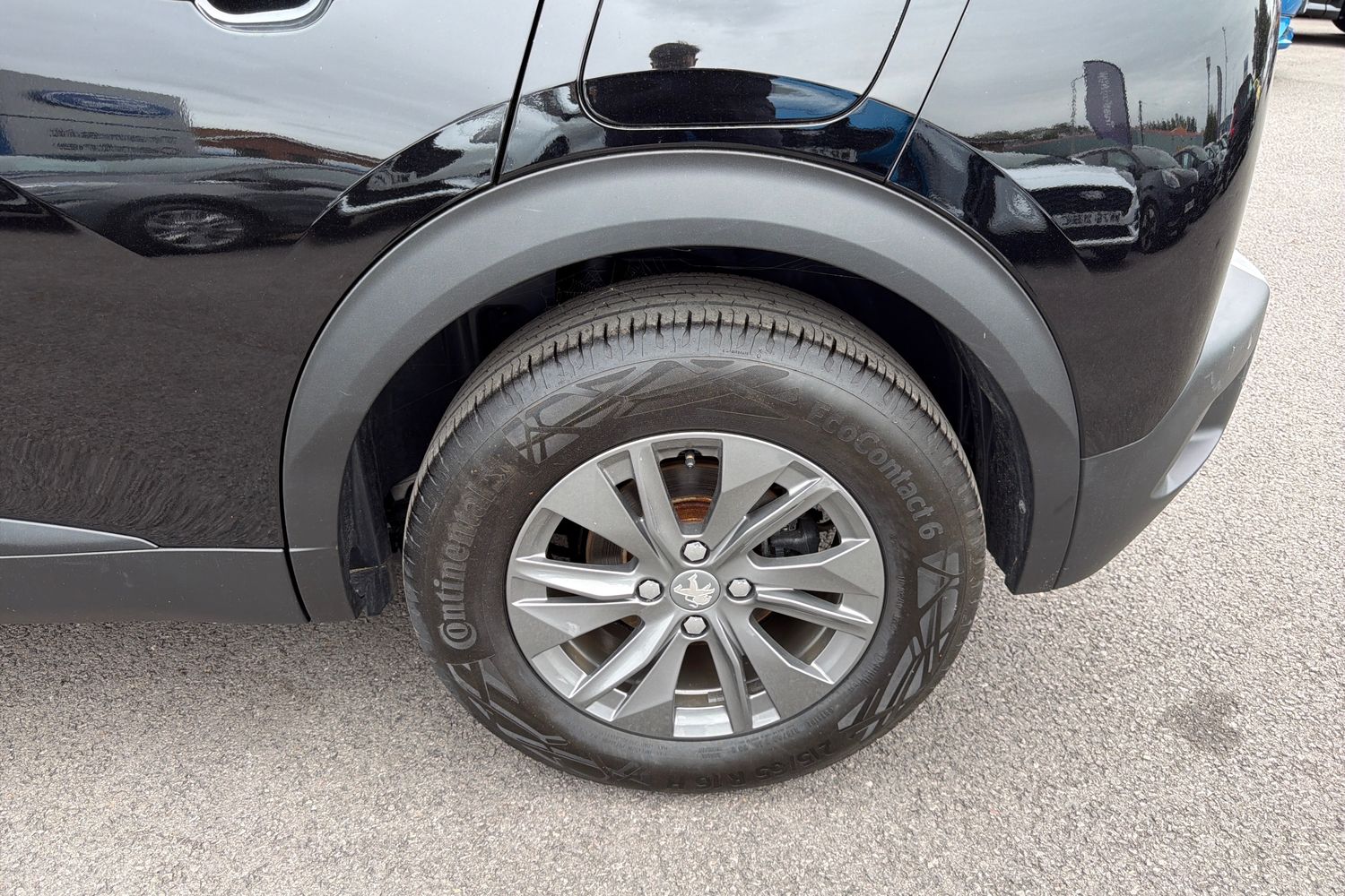 Peugeot E-2008 Photo 35