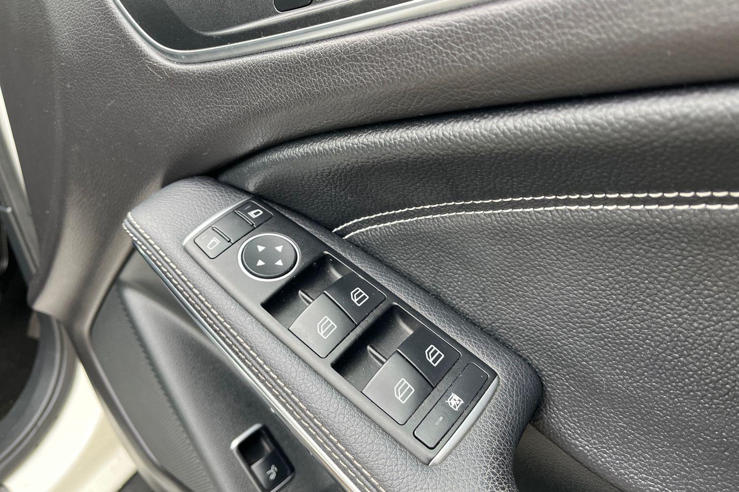 Mercedes-Benz GLA Photo 15