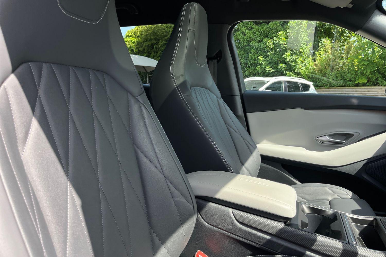 Ford Explorer Photo 16