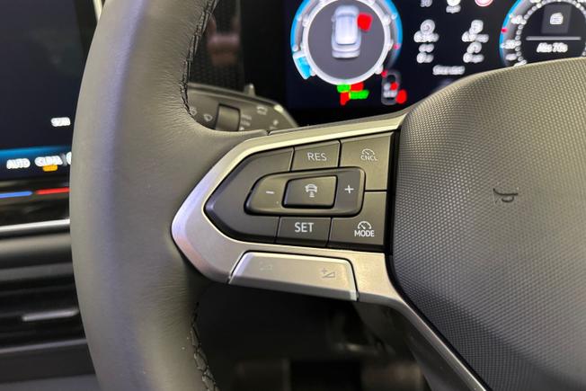 VOLKSWAGEN Tiguan Photo 16
