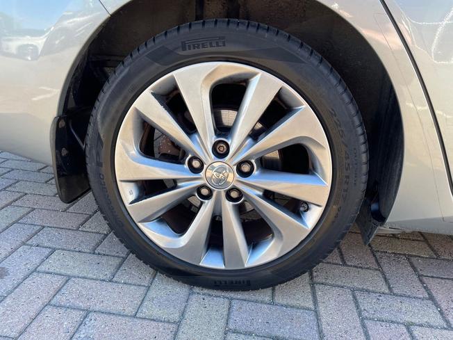 TOYOTA Auris Photo 5