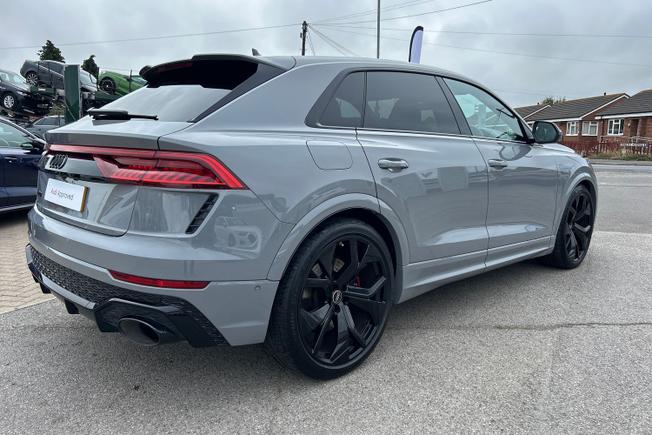 AUDI Rsq8 Photo 24