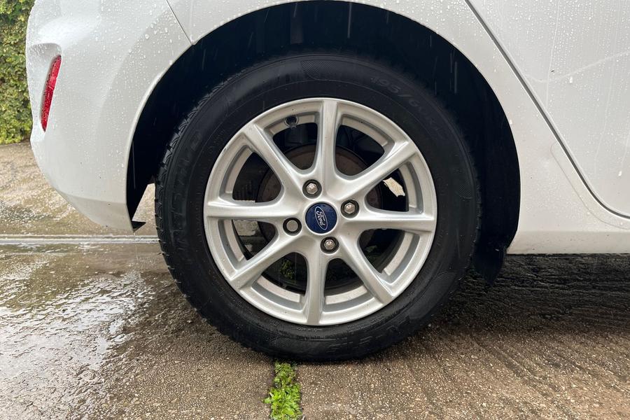 Ford FIESTA Photo autoimg-bbb1559f6d7ae6d80be64c0709a9fc4b51b96298.jpg