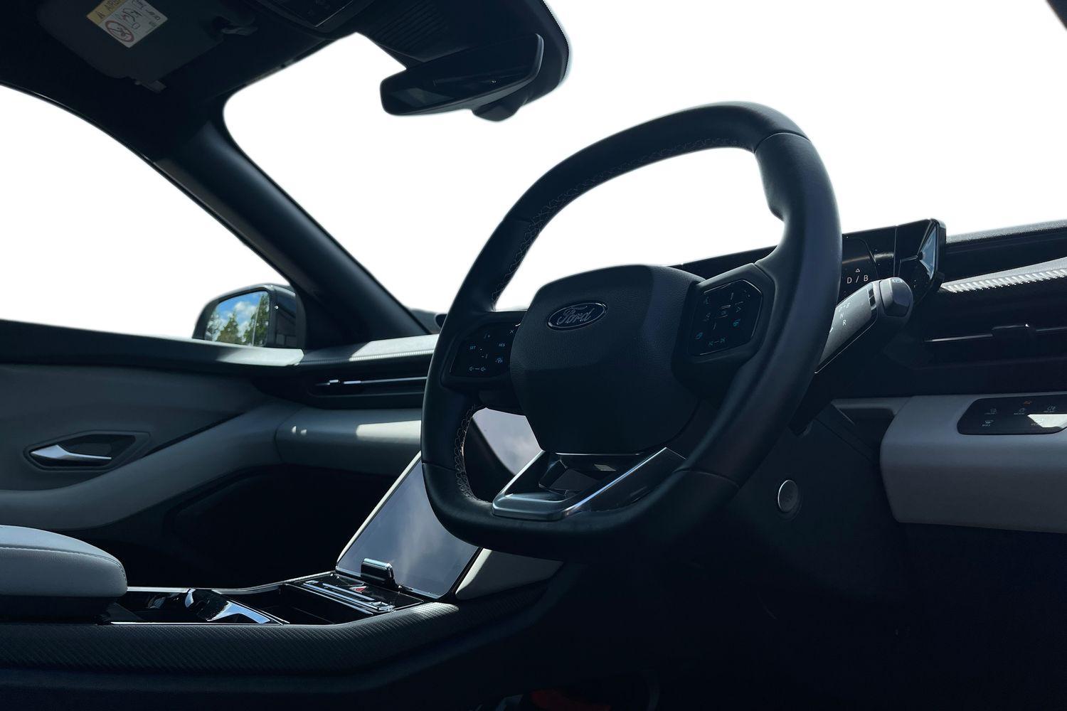 Ford Explorer Photo 8