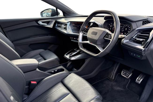 AUDI Q4 e-tron Photo 7