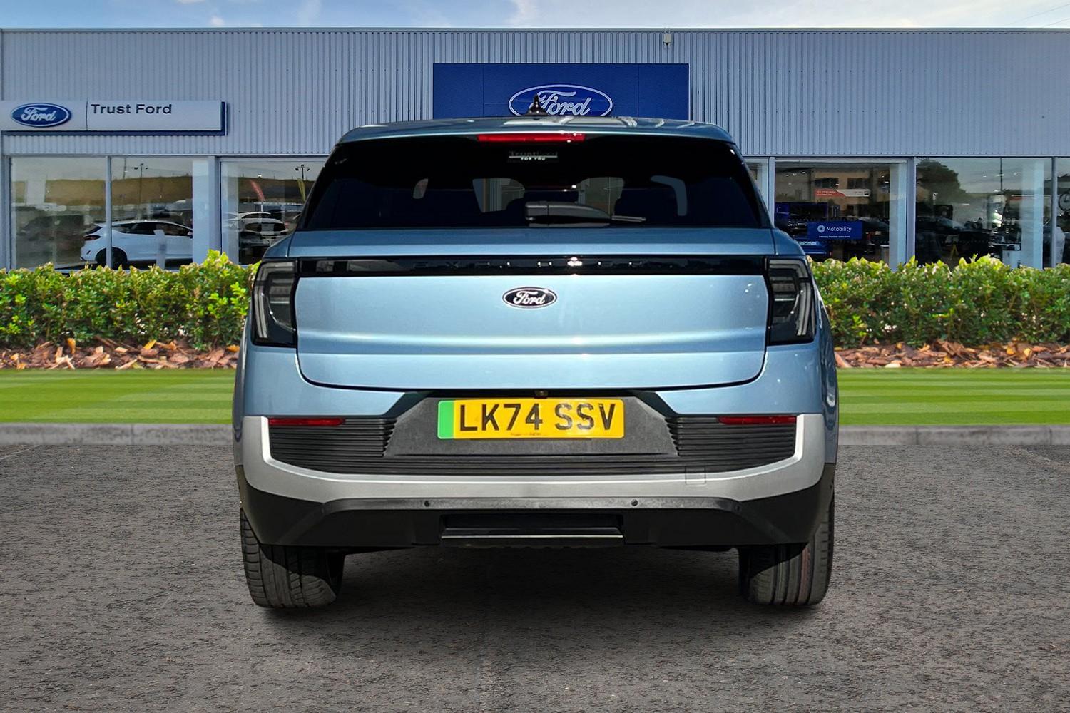 Ford Explorer Photo 6