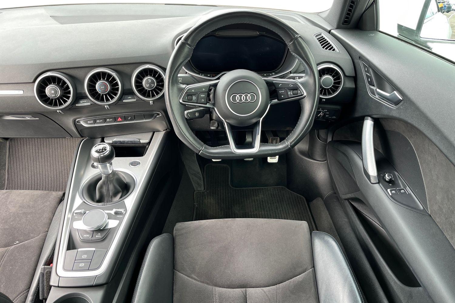 Audi TT Photo 10
