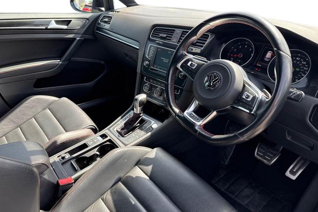 VOLKSWAGEN Golf Photo 6