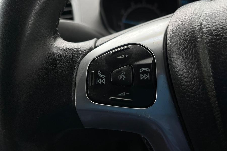 Ford ECOSPORT Photo autoimg-bbcc52e52965e42ae5f18f8986ce9ef86ee5ae6a.jpg