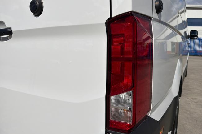 VOLKSWAGEN Crafter Photo 18