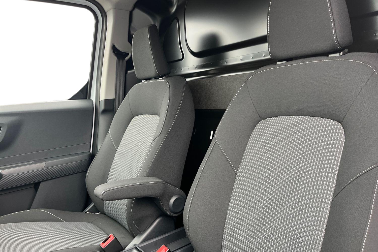 Ford TRANSIT COURIER Photo 10