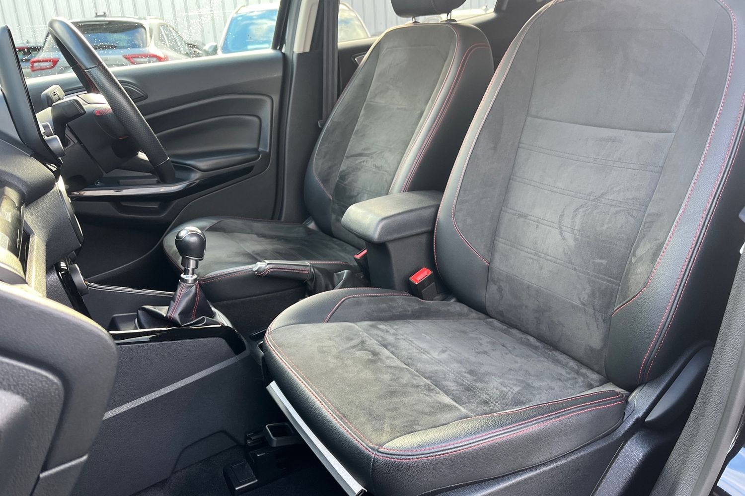 Ford ECOSPORT Photo 18