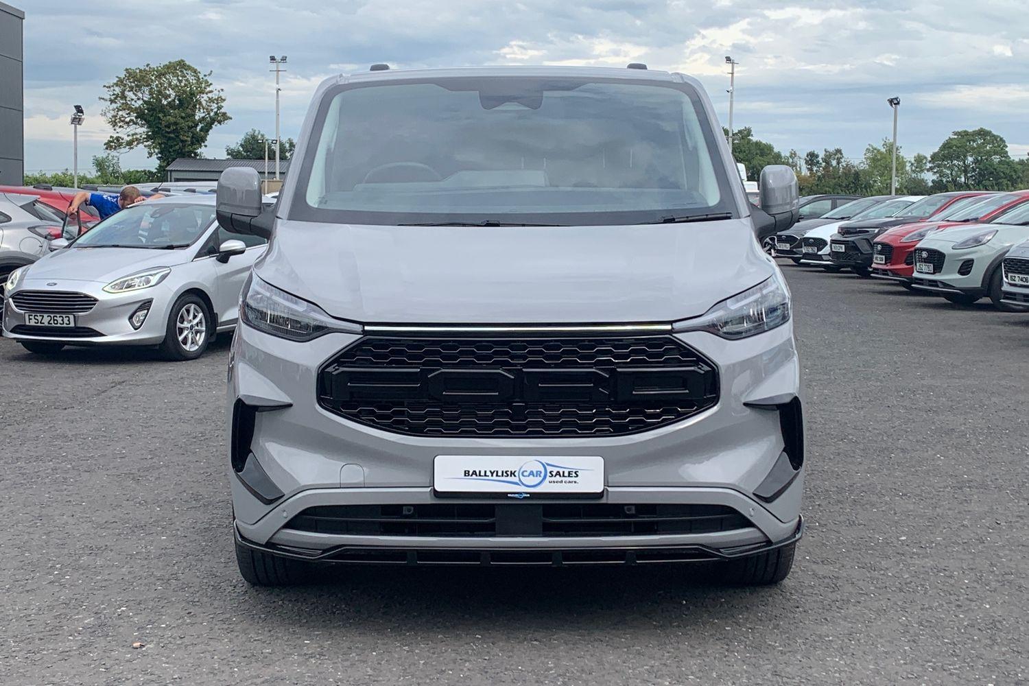 2026 Ford Transit Custom 2.0 280 136PS EcoBlue Limited Manual L1 H1 in Grey Matter with 1000 Miles + Wheel & Body Kit Package - vehicle photo 4 for sale on PureCar
