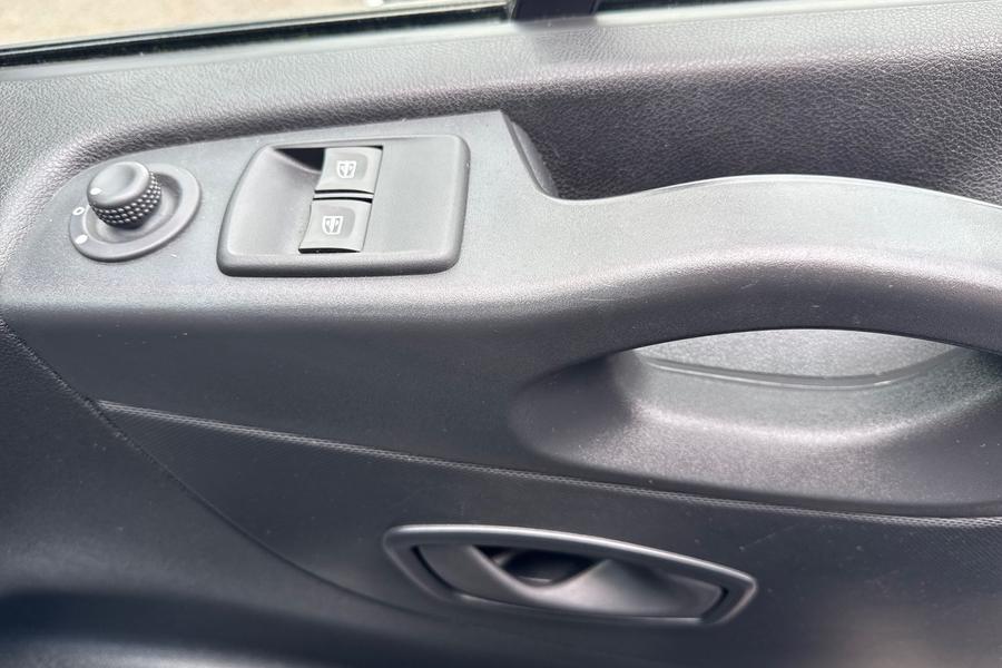 Renault TRAFIC Photo autoimg-bbdc9945252f0889710e6c1fc4a98e765ea47fbd.jpg