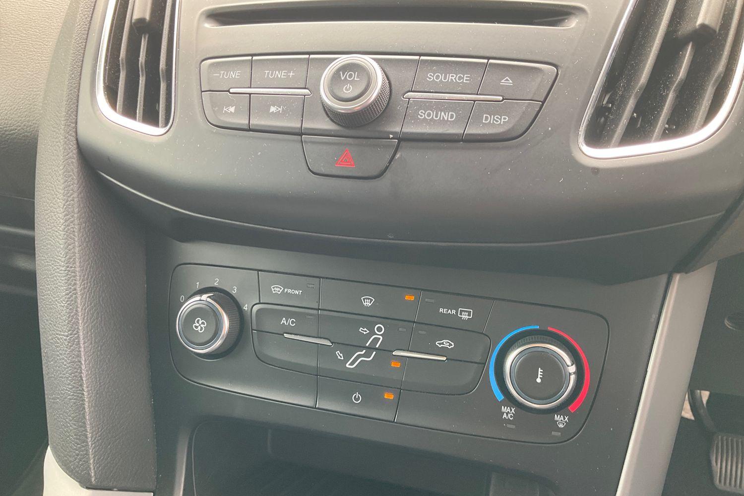 Ford FOCUS Photo 35
