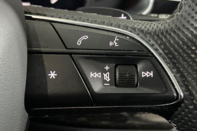 AUDI Q7 Photo 17