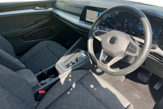 Volkswagen Golf Photo autoimg-bbdf6847444040c895bf16b250f910eb166ecb4c.jpg