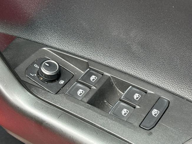 VOLKSWAGEN Polo Photo 42