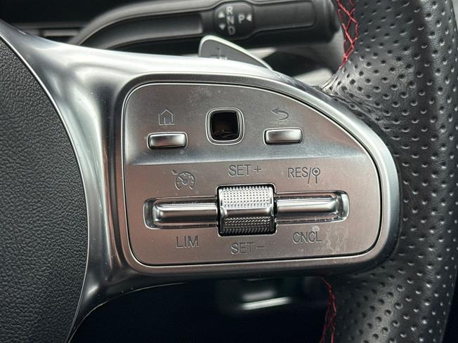 MERCEDES-BENZ GLA Photo 17