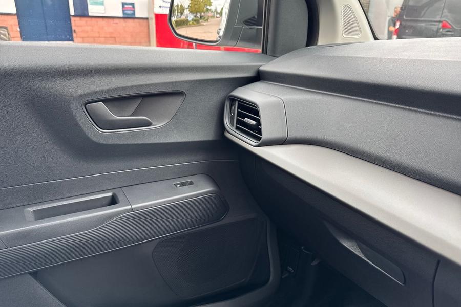 Ford E-TRANSIT COURIER Photo autoimg-bbe731ac7dba227a40a35e6c6559884caf5a01c5.jpg