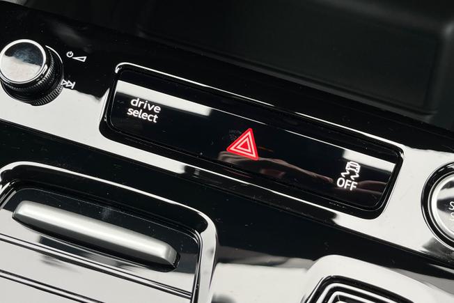 Audi  Q6 SUV Photo 24