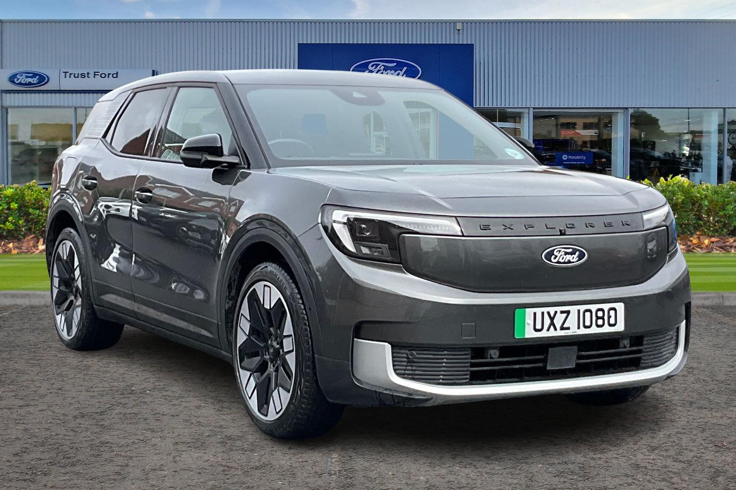 Ford Explorer Photo 0