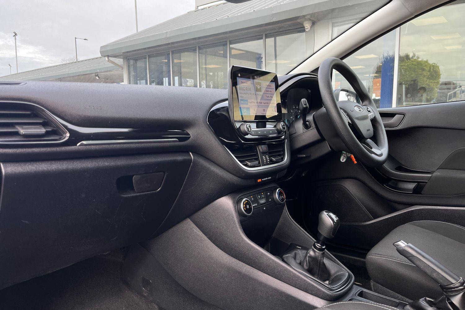 Ford FIESTA Photo 17